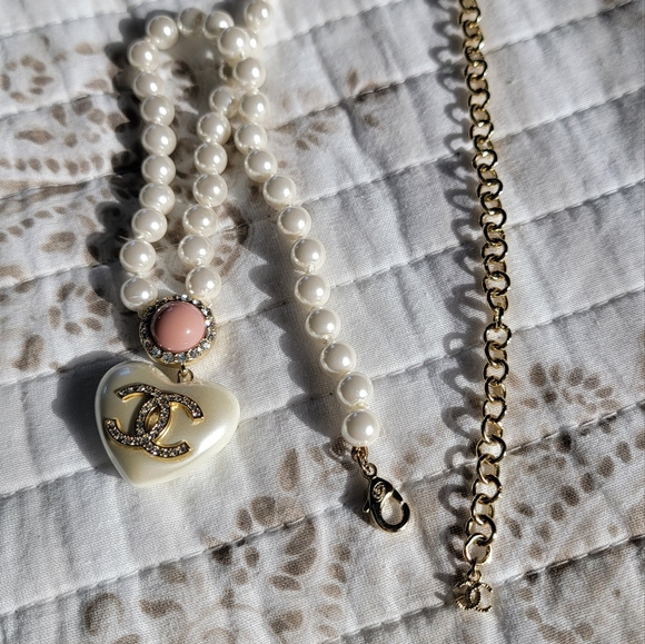 CHANEL Pearl rhinestone heart necklace ♥️ - Picture 6 of 8